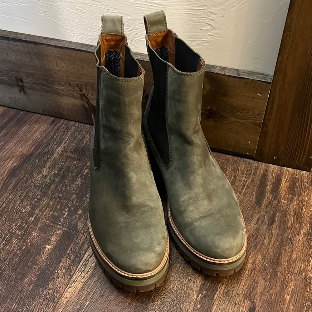 Timberland Green Ankle Boots with Suede Finish